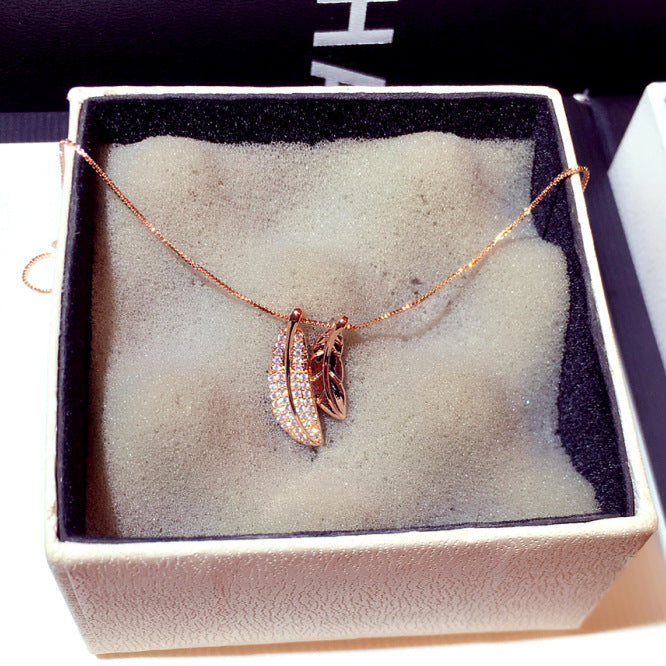 Fashionable Leaf Pendant Choker Necklace